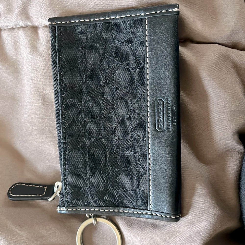 COACH SIGNATURE LOGO KEYCHAIN WALLET/CARD HOLDER, BLACK. LIKE NEW!!